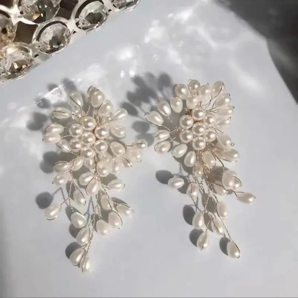 Anthropologie Pearl Cluster Dangle Earrings in Ivory and Gold